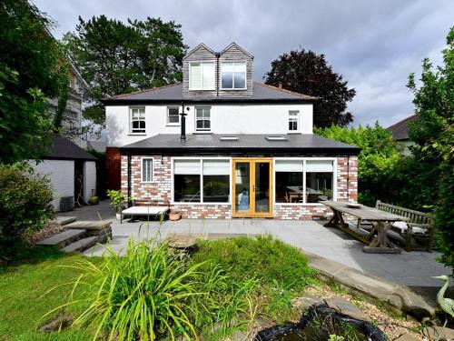 Radyr and Morganstown House | Pass the Keys 4-Bedroom Retreat in Radyr wLush Gardens Parking