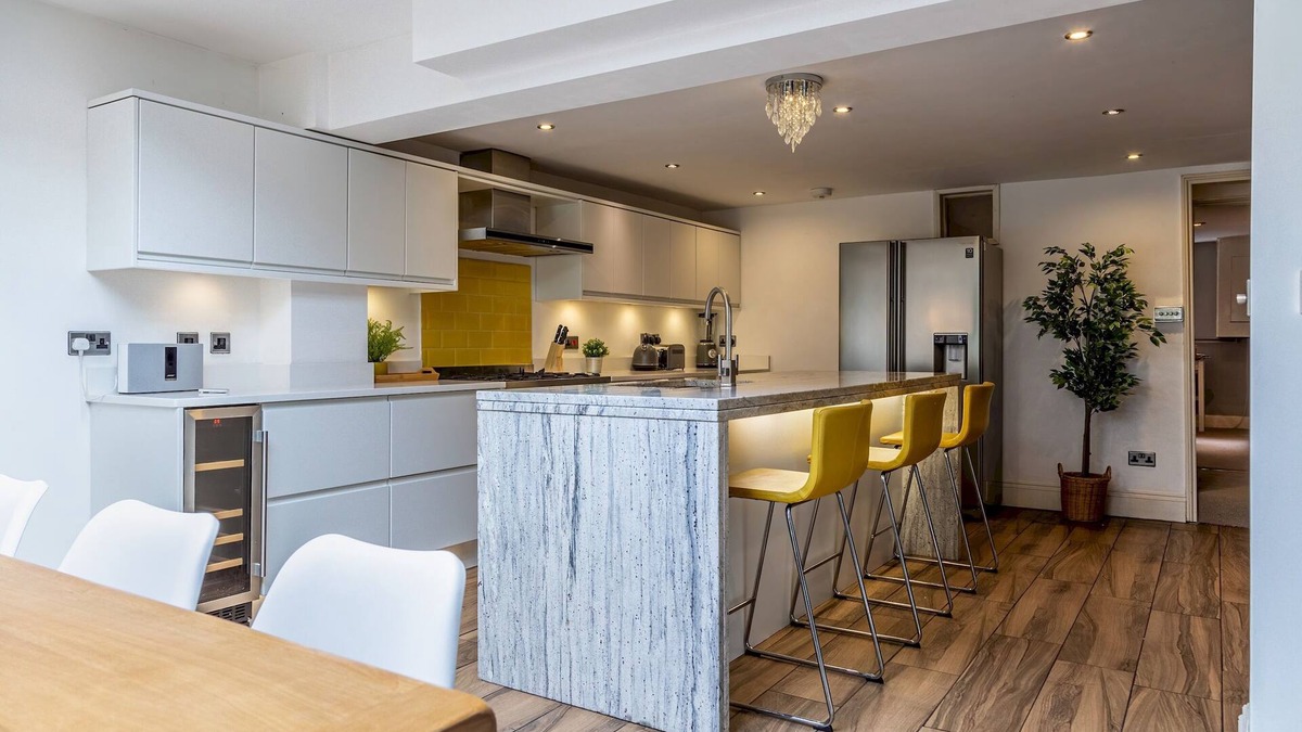 Harborne House | Pass the Keys | Amazing 5 Bed Victorian House - Clarence House