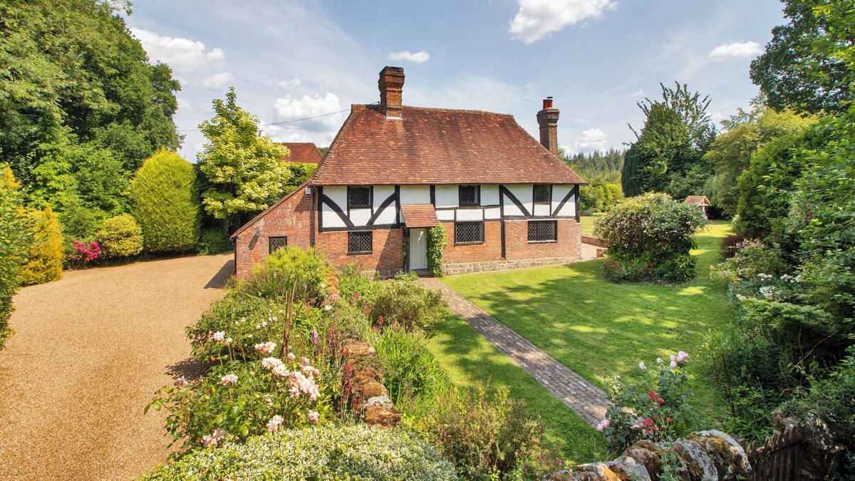 Hartfield House | Pass the Keys | Beautiful Countryside Cottage