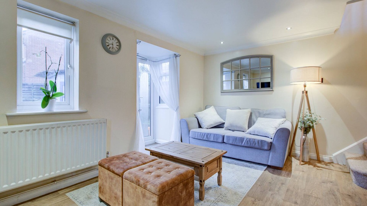 Basildon House | Pass the Keys | Beautiful Cosy Home