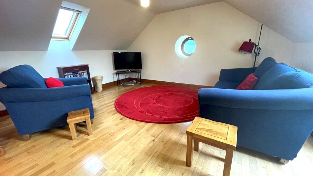 Newbridge House | Pass the Keys | Beautiful Rural 3BR Cottage with Stunning Views