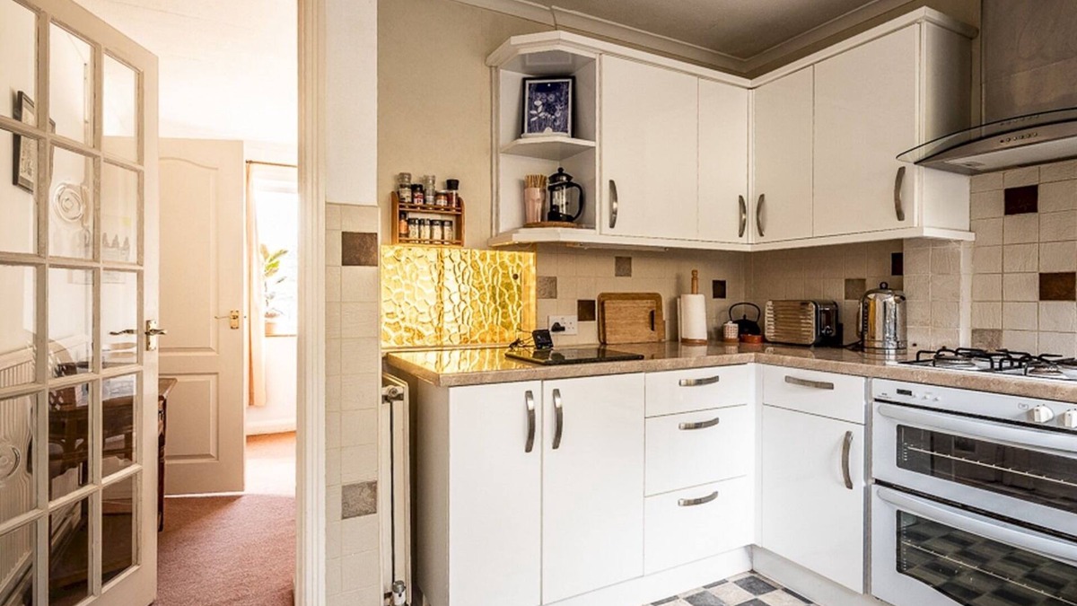 Exeter House | Pass the Keys | Bright and private home