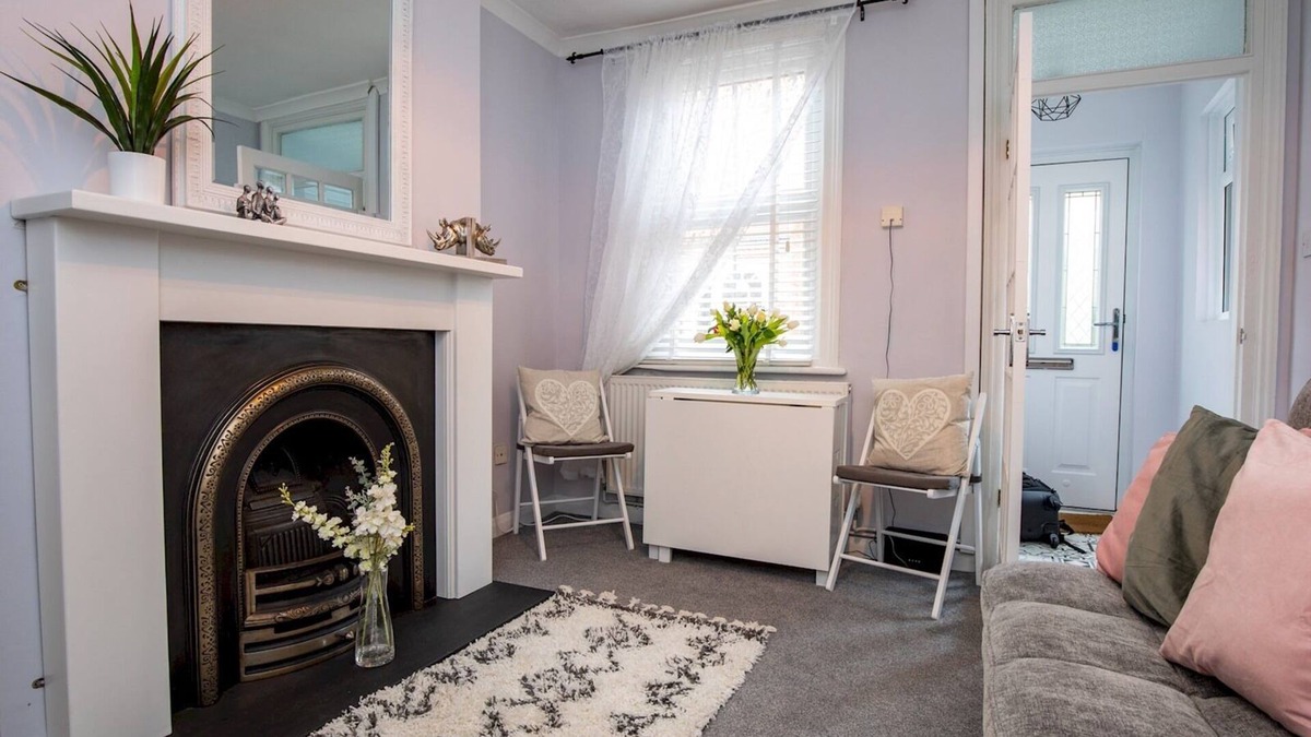 Shrewsbury House | Pass the Keys | Central cosy home 5 minutes walk from Shrewsbury