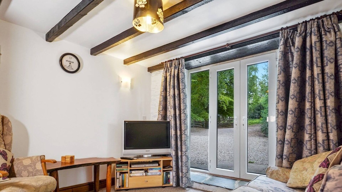 Bontnewydd House | Pass the Keys | Cosy 3 Bedroom Barn Conversion with pool