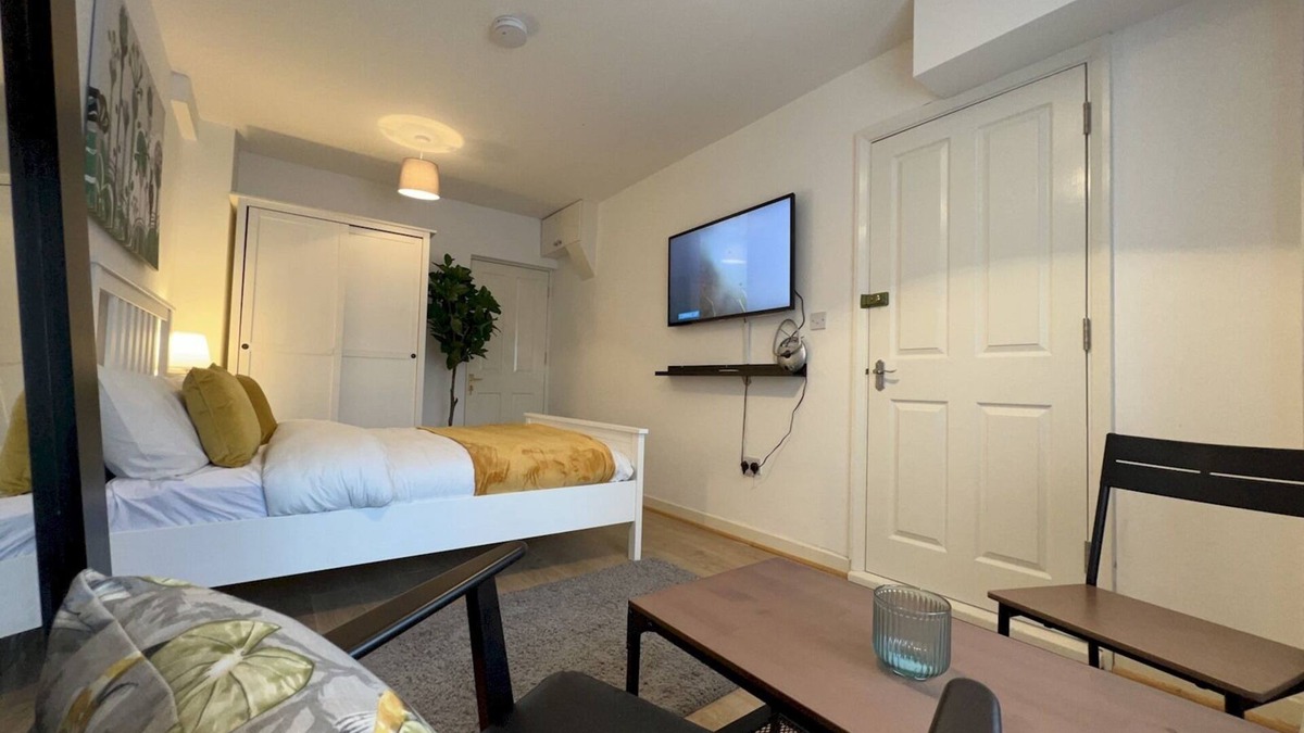 Barnehurst Apartment | Pass the Keys | Cosy Studio Flat Close To Bexleyheath Centre