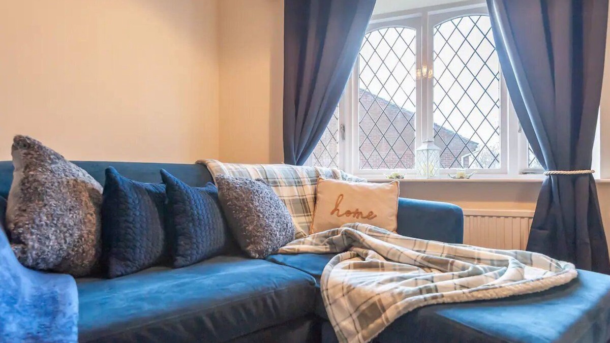 Beeston Apartment | Pass the Keys | Cosy Haven next to White Rose Shopping Centre