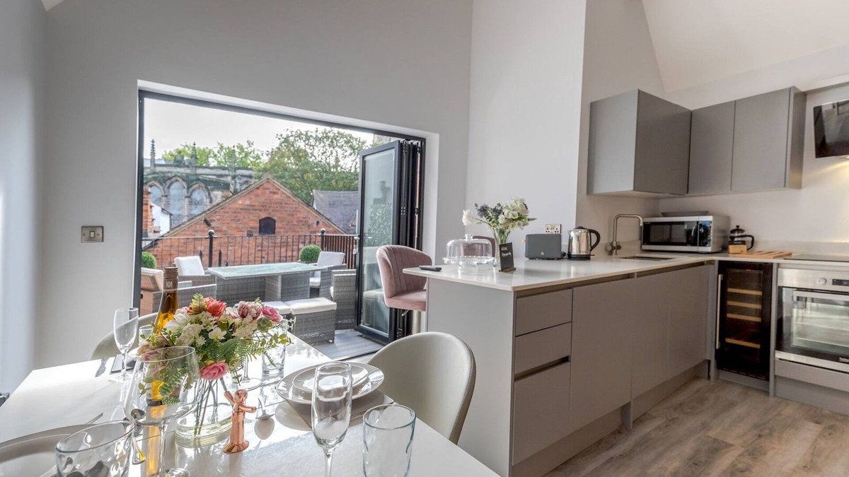 Shrewsbury Apartment | Pass the Keys | Dahlia Contemporary town centre apartment