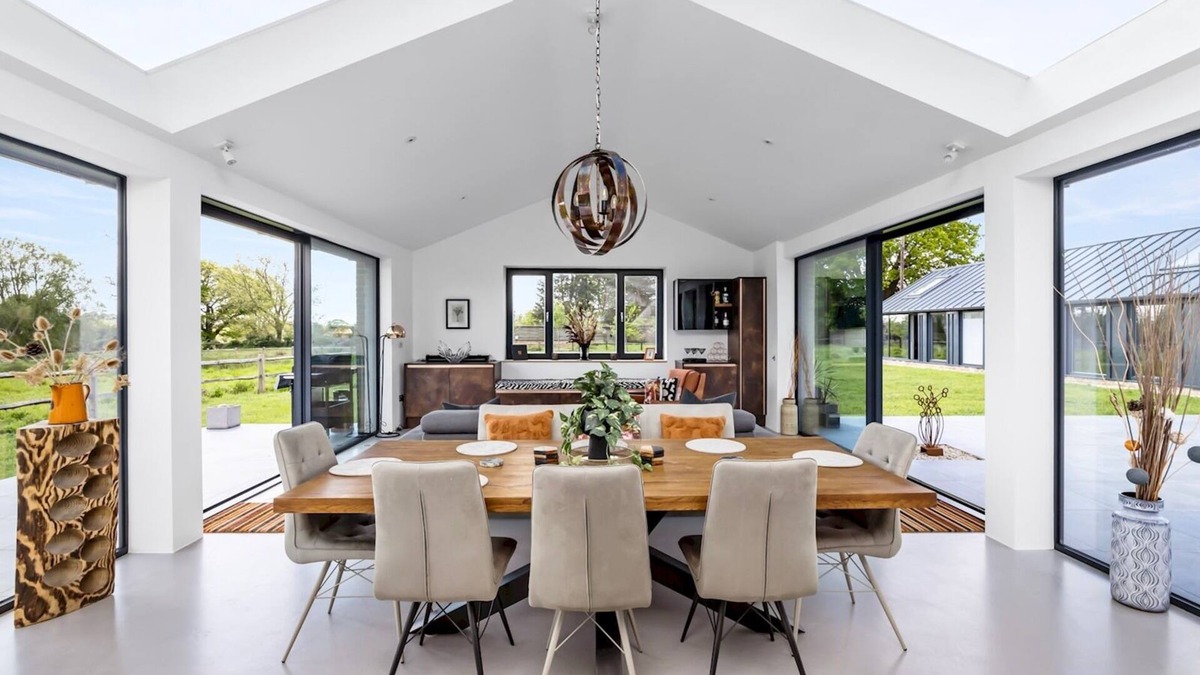 Plumpton Green House | Pass The Keys Luxury Retreat with Countryside Views