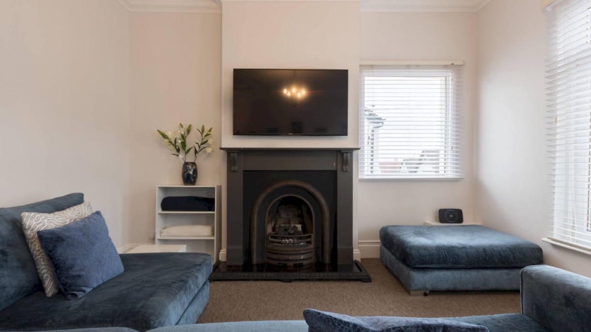 Leigh-on-Sea Apartment | Pass the Keys | Cosy Flat in Leigh | Sea View