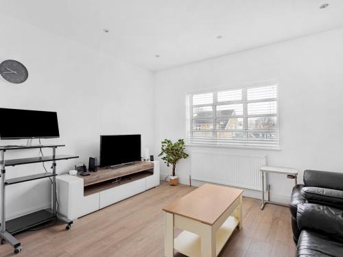 Osterley Apartment | Pass the Keys Isleworth Apartment - 5mins from the Station