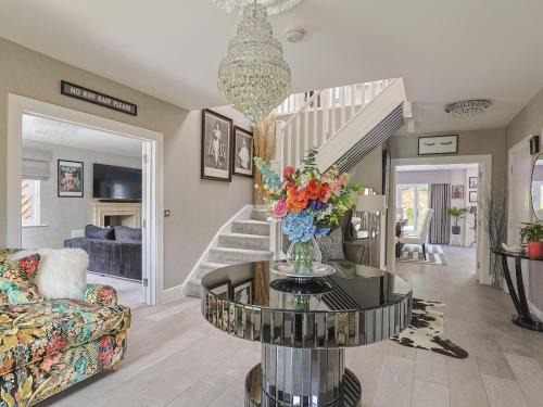 Winkfield House | Pass the Keys Luxury Villa with Hot Tub - 5 minutes to Legoland