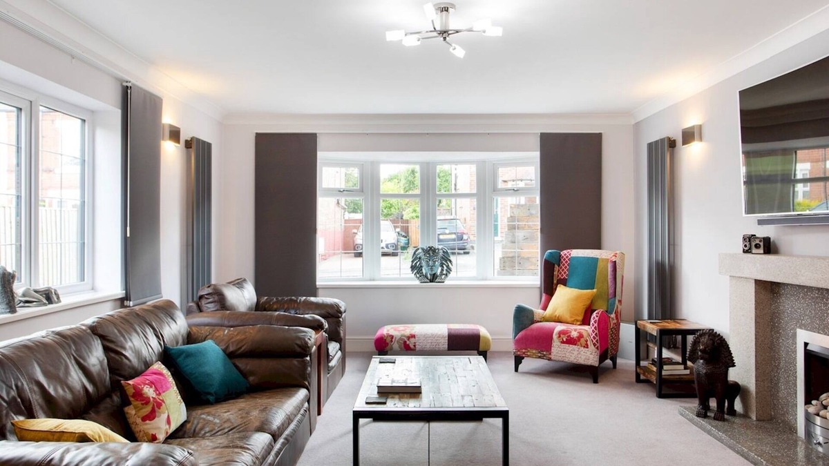 Arnold House | Pass the Keys | Modern 2 Bed Property with Free Parking