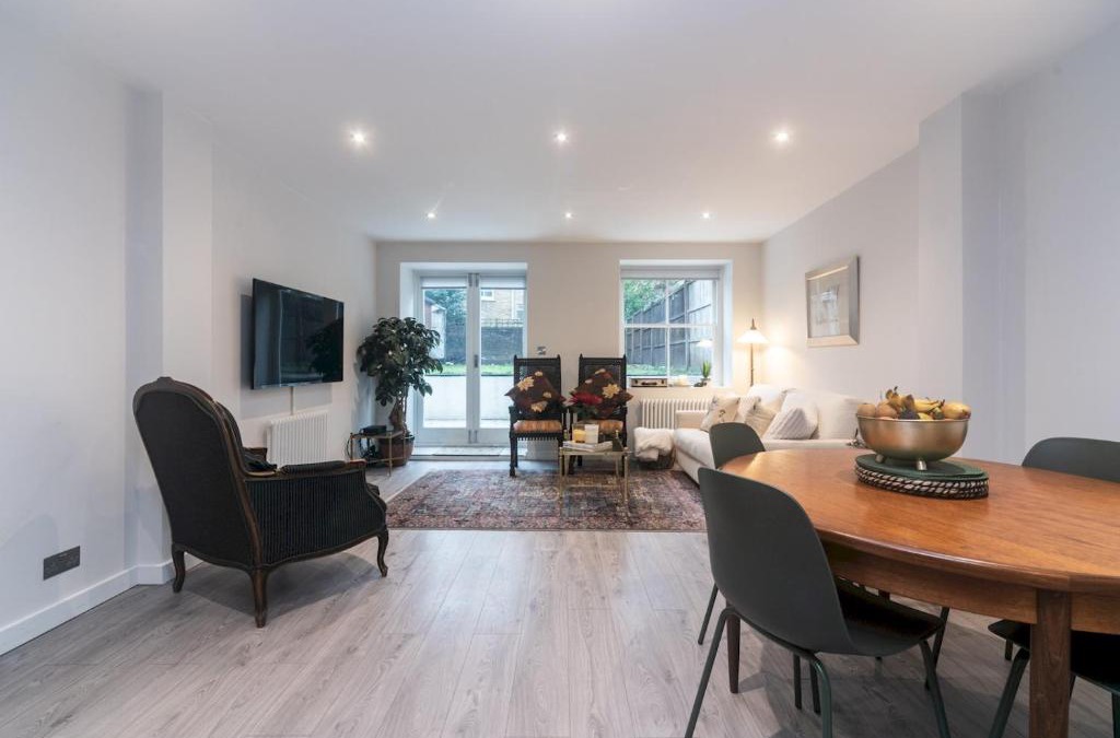 St. Mark's Apartment | Pass the Keys Modern Apartment 2 Minute Walk From Station