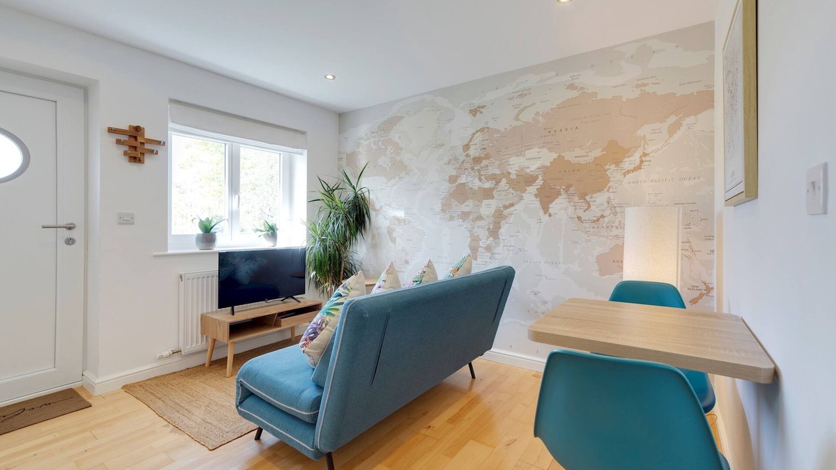 Trumpington House | Pass the Keys | Modern & Spacious 1 Bed Terrace with Free Parking