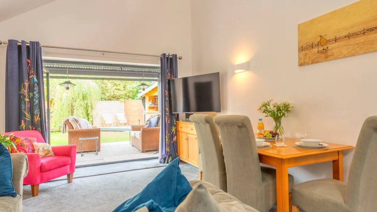 Stafford House | Pass the Keys | Modern and Stylish Bungalow