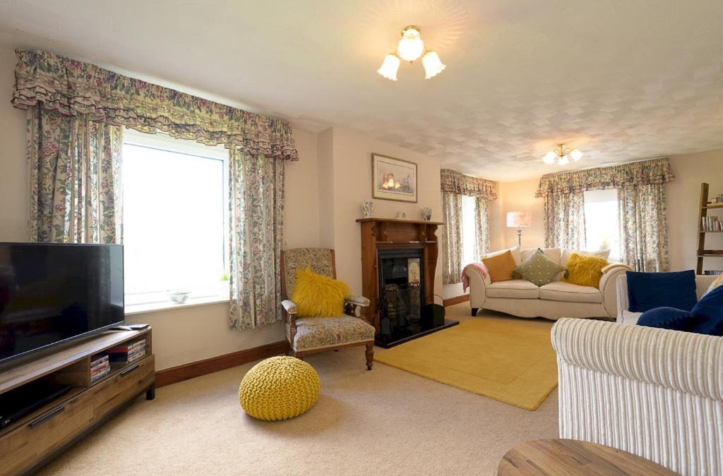 Usk House | Pass the Keys Porth Vaynor Farmhouse and Gardens