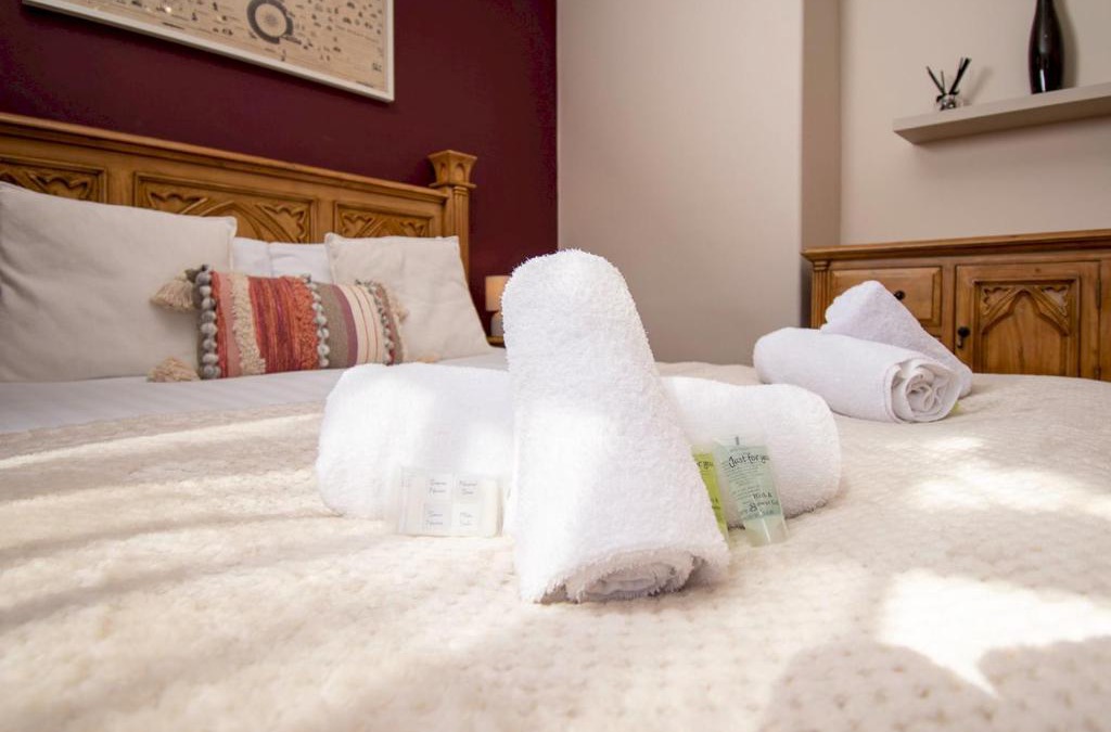 Renfrew Apartment | Pass the Keys Private Entrance GF 2 bed flat near Renfrew Centre