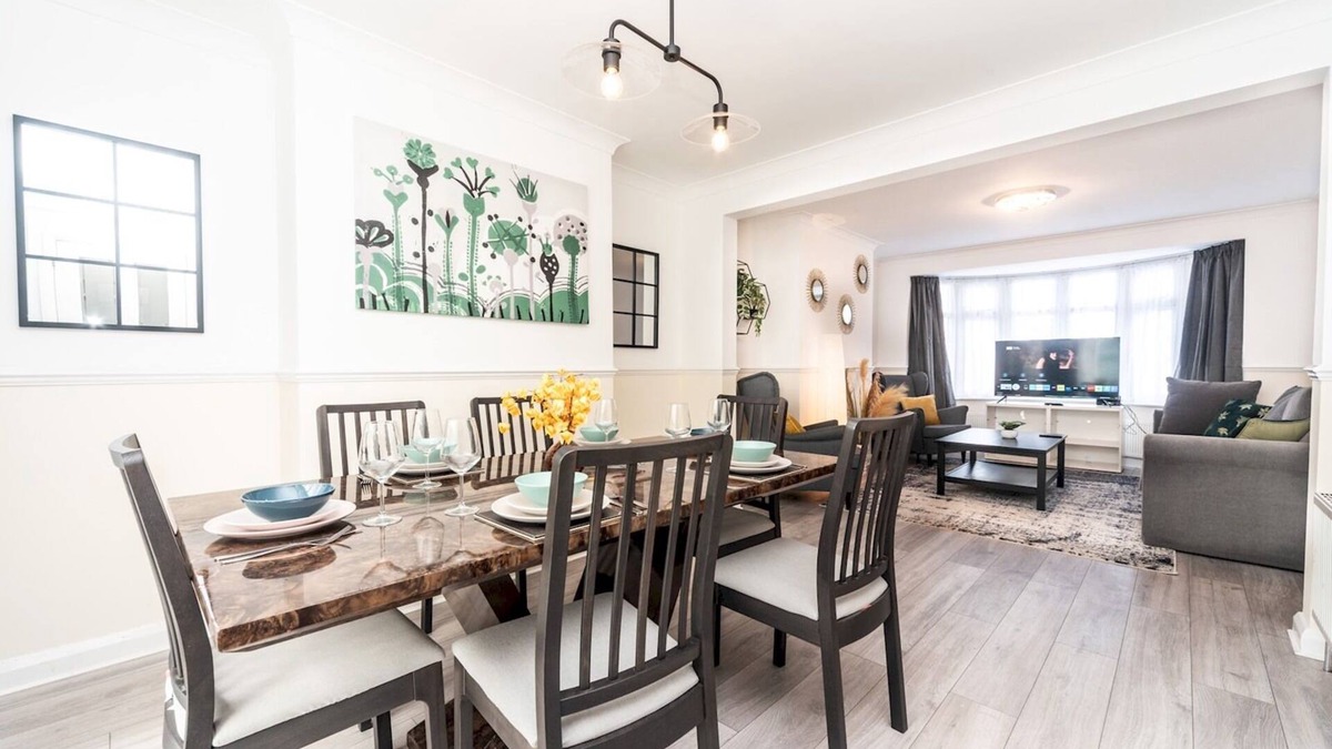 Barnehurst House | Pass the Keys | Spacious 4 Bed House Free Parking Near Station