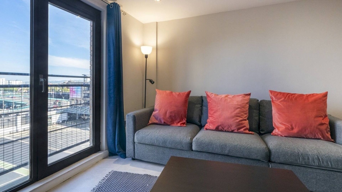 Cathedral Quarter Apartment | Pass the Keys | Stunning 1BR Apt in No 1 Location with Free Parking