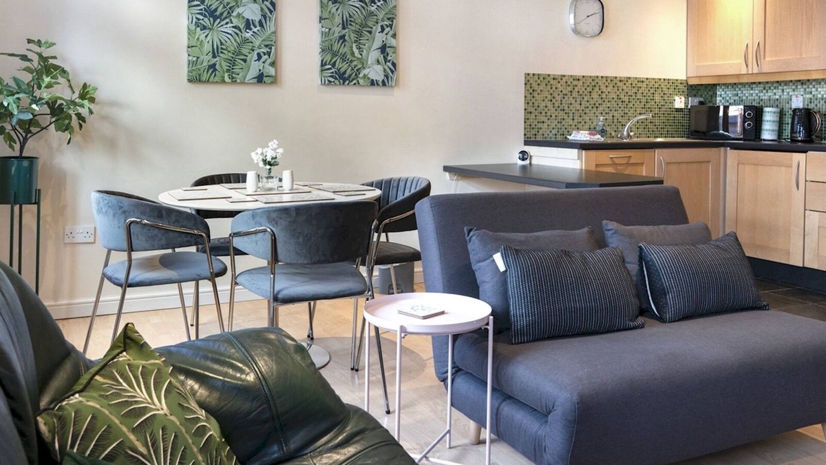 Belfast City Centre Apartment | Pass the Keys | Stunning 2BR Apt with Balcony Next to Queens Uni