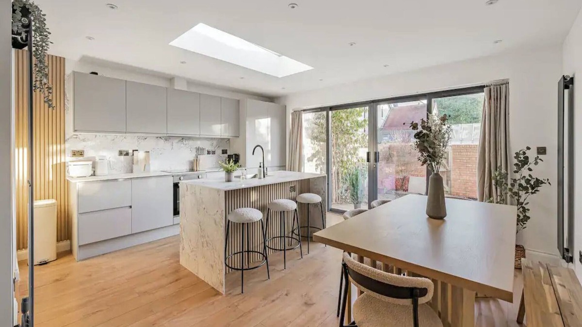 Oxford House | Pass the Keys | Stunning 5 Bedroom Home Central Oxford