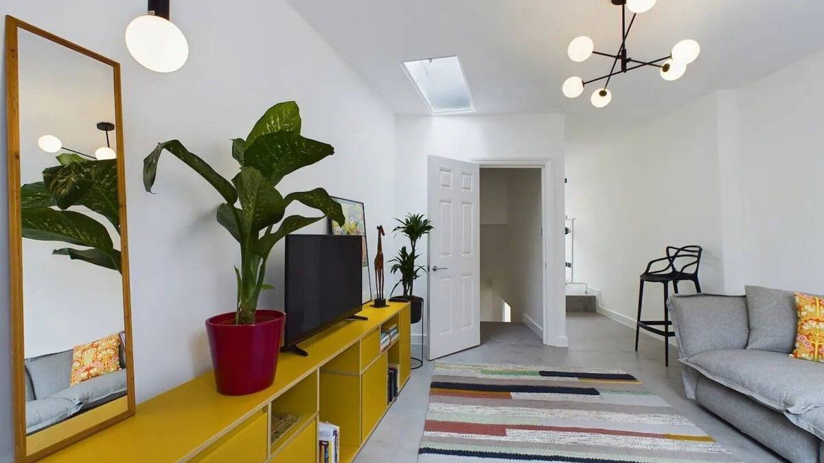 Victoria Apartment | Pass the Keys | Stylish and Modern 2Bed 2Bath Hackney Apartment