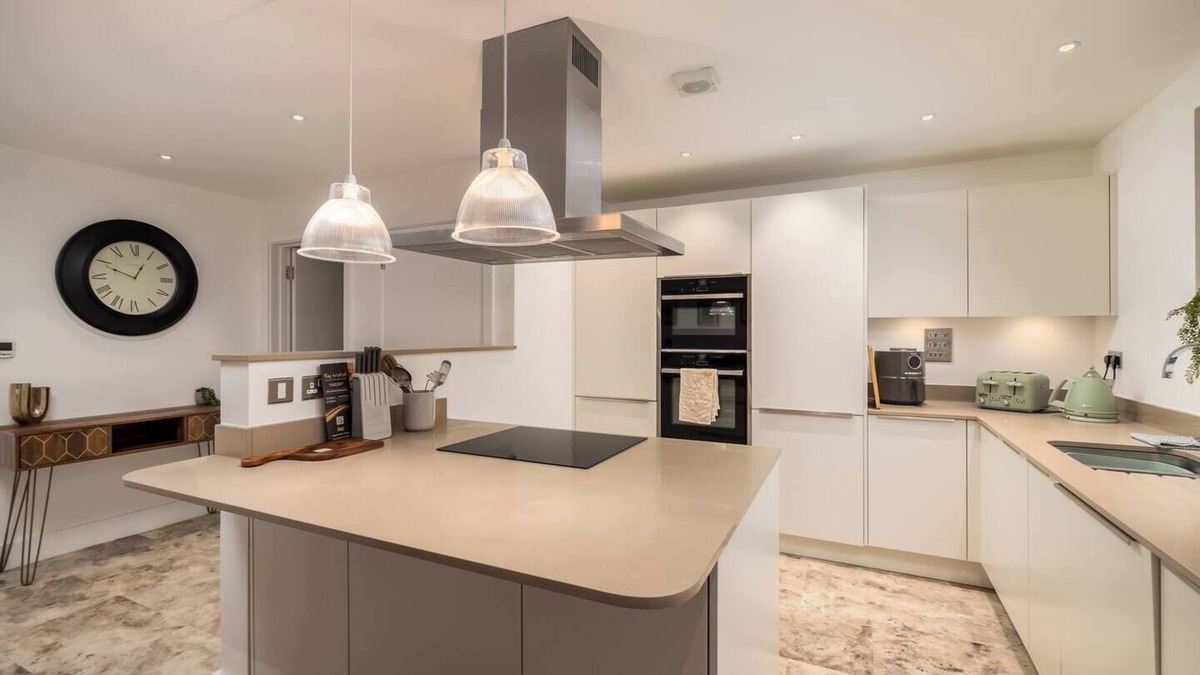 Welwyn Apartment | Pass the Keys | Stylish Modern Spacious 2 bed flat Sleeps 4