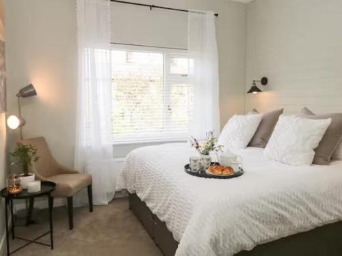 Hayfield House | Pass the Keys The Cabin Dog Friendly Haven with Hot Tub Sleeps 4