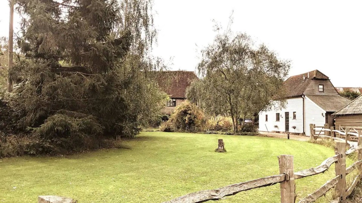 Abbess Roding House | Pass the Keys | The Granary the perfect Country Cottage all year