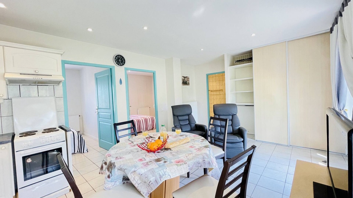 Forges-les-Bains Apartment | Pasteur : Charming 2 bedroom flat near the thermal baths