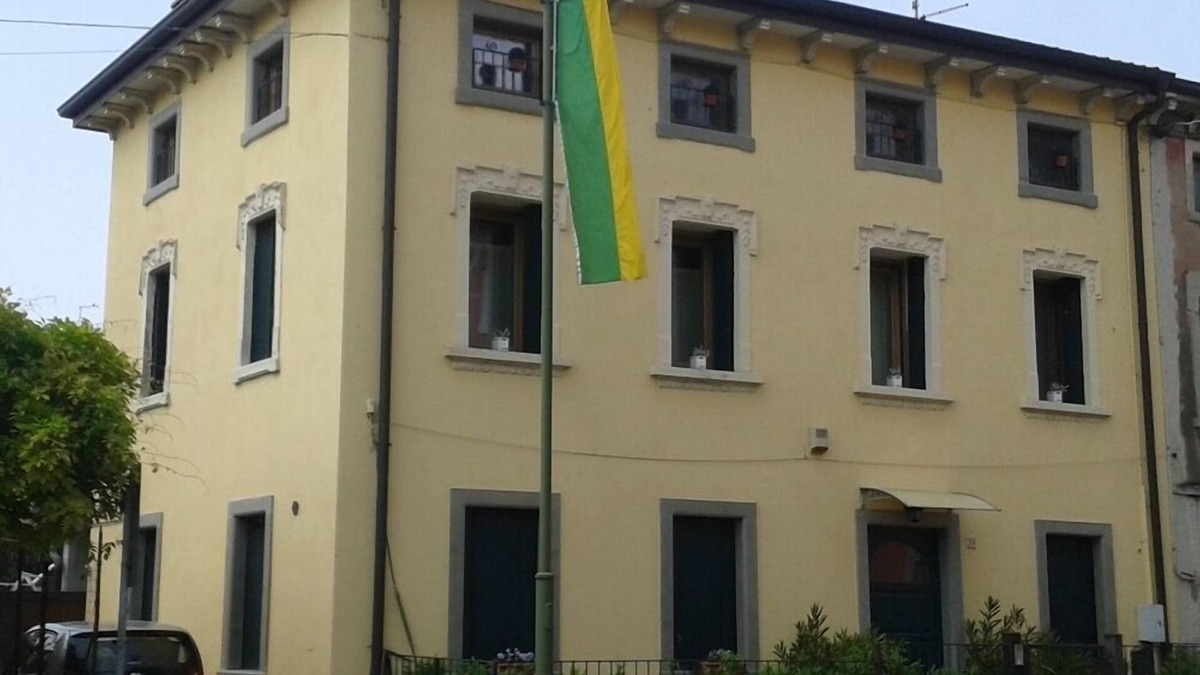 Pastrengo Apartment | Pastrengo: Nice House with garden very close to Garda lake