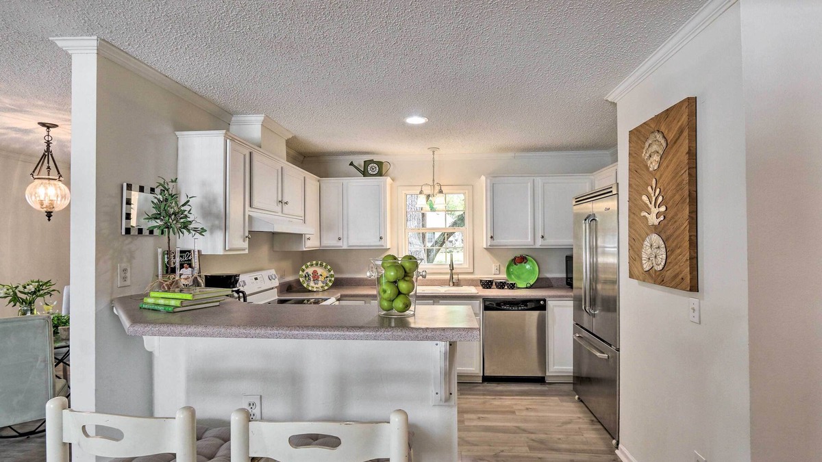 Olde Town Cottage | Patio & Gas Grill: Charming Bluffton Escape!