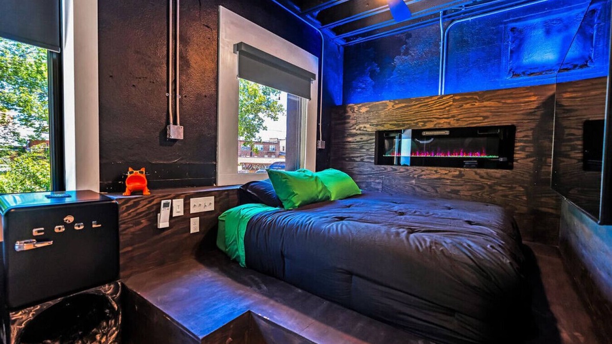 Sparta House | Patio & Grill | Pool Table | 100" TV | Workspaces