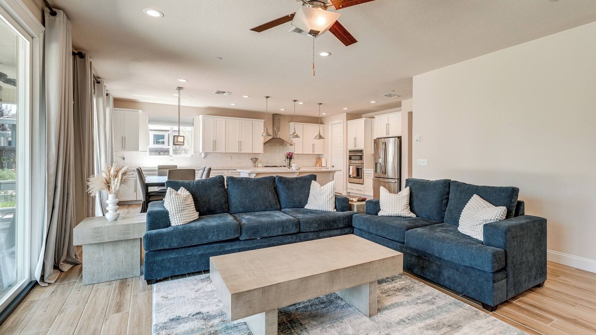 Manteca House | Patio & Outdoor Kitchen: Manteca Family Home
