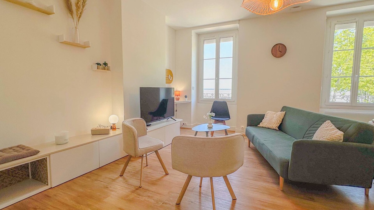Pauillac Apartment | Pauillac côté confort - 2 rooms facing the Gironde