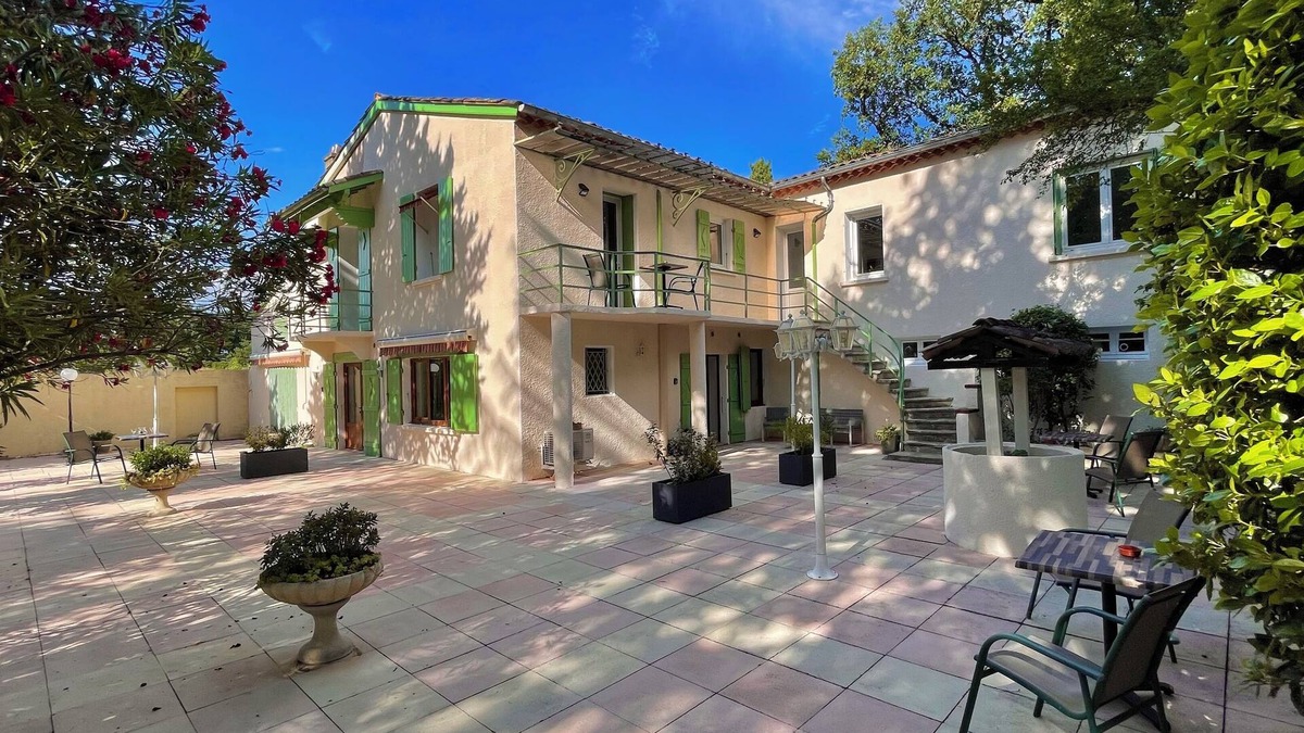 Chateauneuf-du-Rhone Apartment | Pavillon de l'Etang