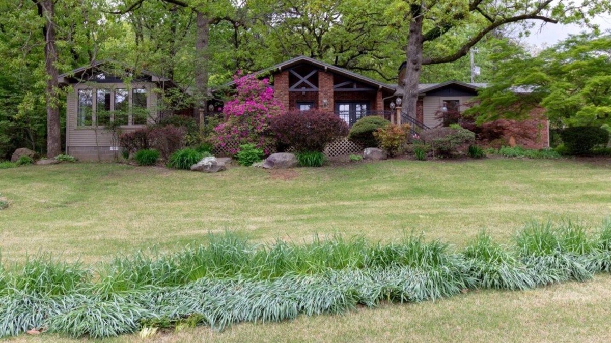 Morrilton House | Paw Paw Tree Estate at the foothills of Petit Jean Mt. next to Arkansas River.