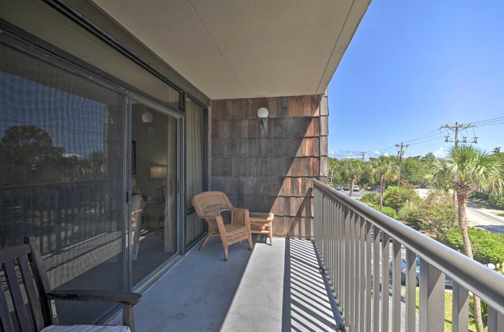 North Litchfield Beach Apartment | Pawleys Island Condo Retreat with Beach Access!