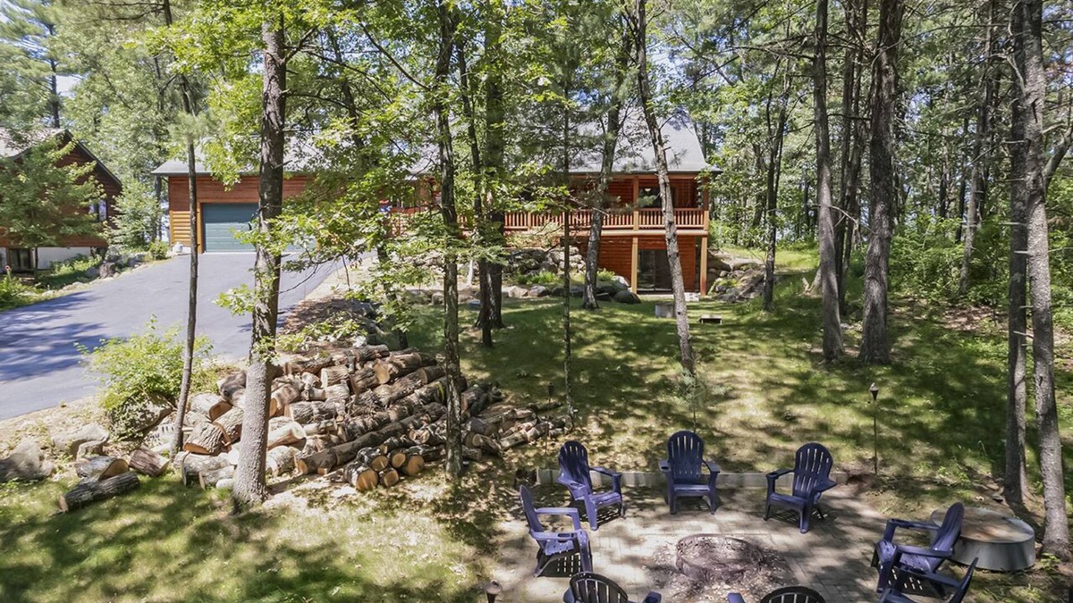 Arkdale Cabin | PEACE AND QUIET SAND VALLEY Spacious log home with tranquil lake view