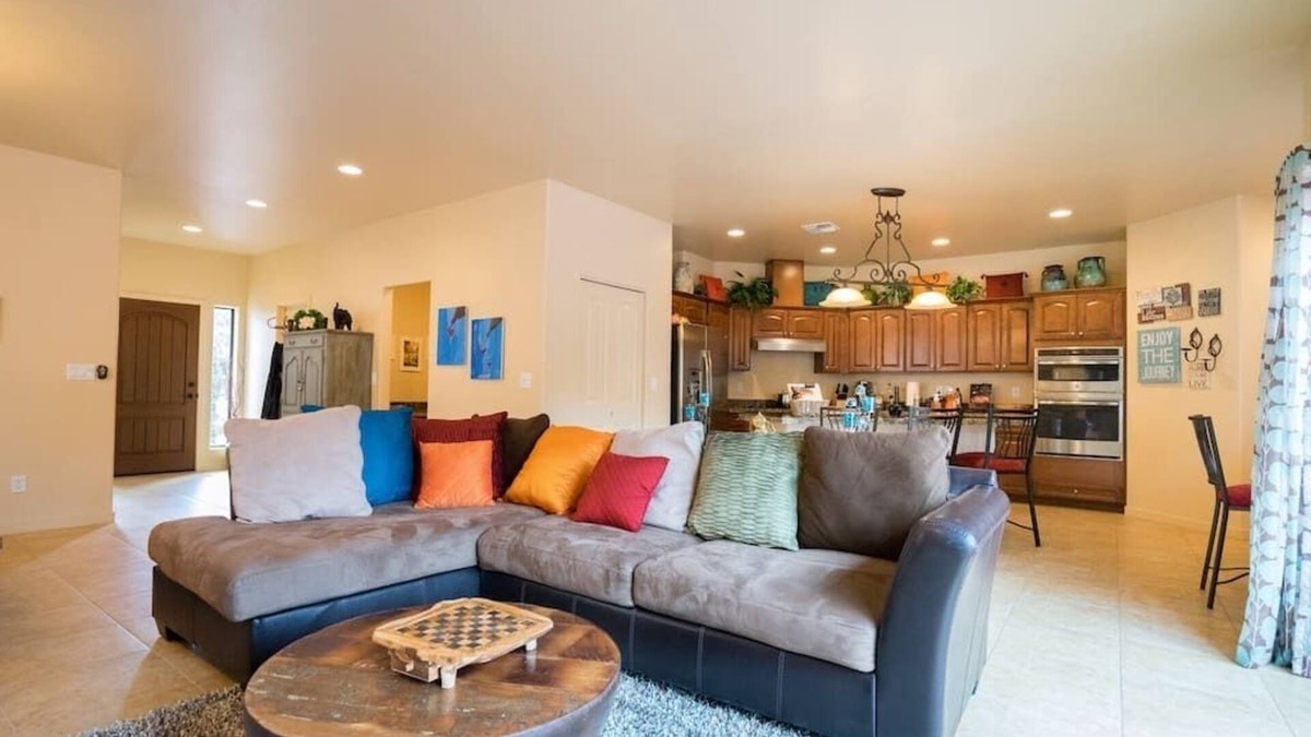 Oak Creek House | Peace calling? Stargaze on Roof Deck, Red Rock Views to Relax, Sip & Enjoy!