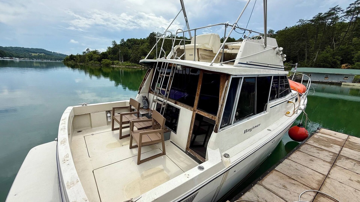 Rock Harbor Boat Rental | Peace of Mind Floating Camper On Norris Lake!