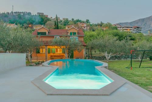 Zrnovnica House | Peace Point