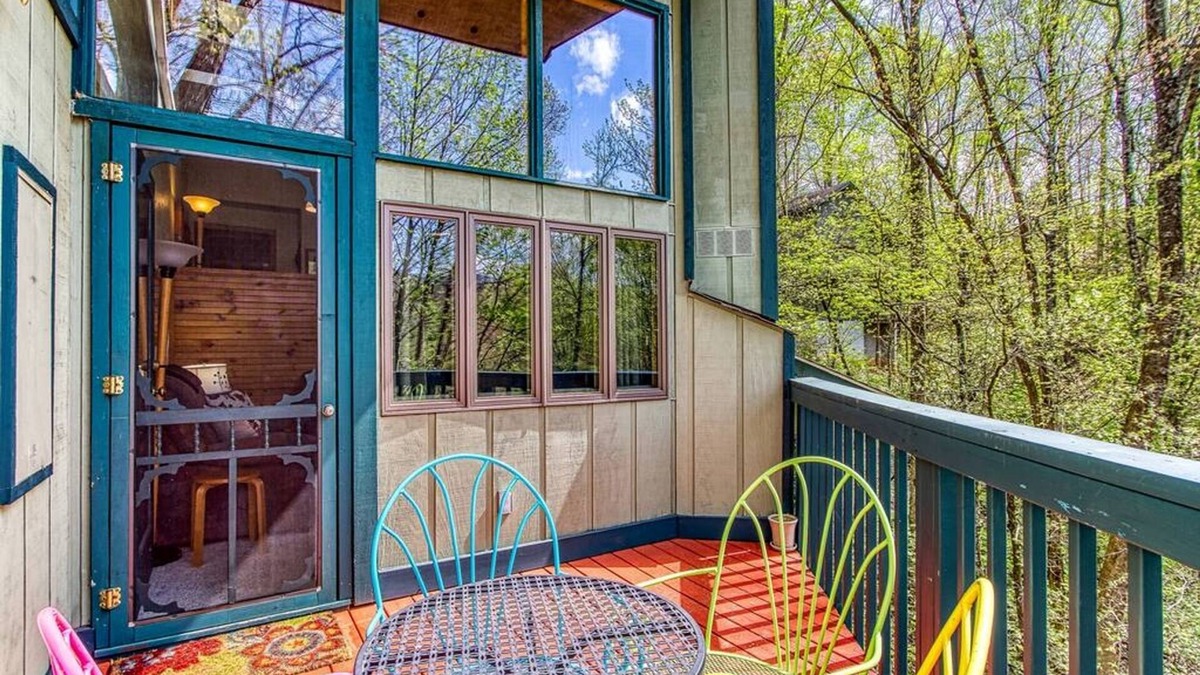 Gatlinburg - Pigeon Forge Apartment | Peace Serenity Relaxation in the Smokies
