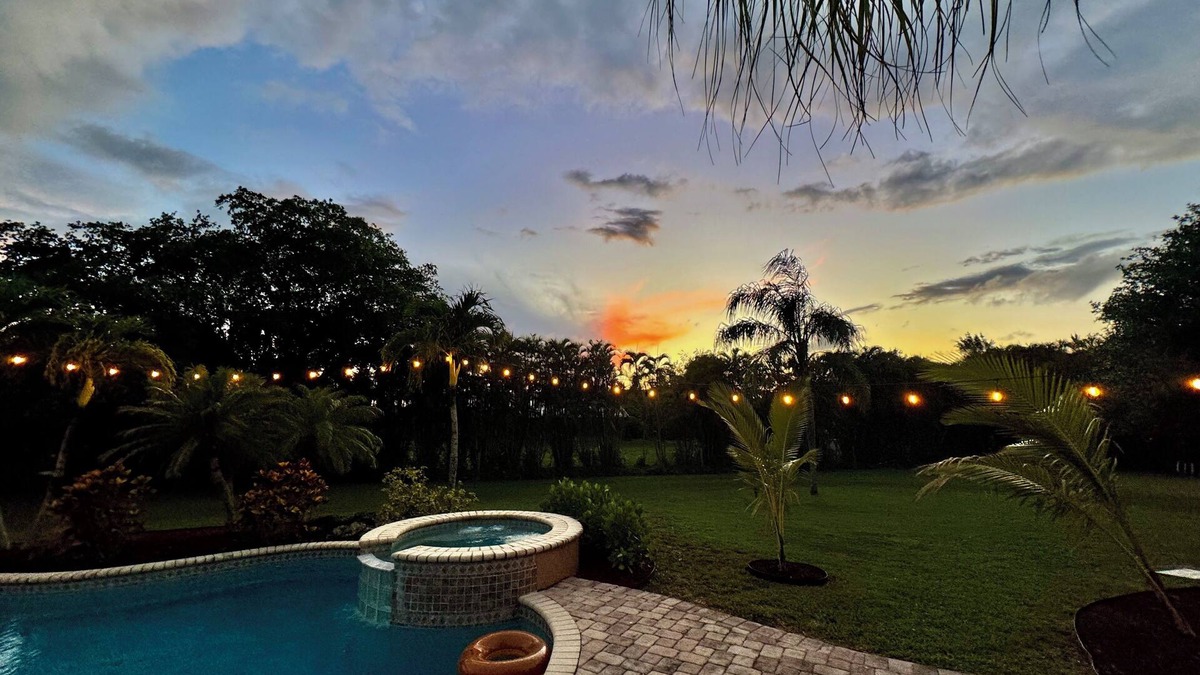 Palm Beach Country Estates Apartment | Peaceful 1 bdrm ensuite w/pool & private entrance in sunny Palm Beach Gardens