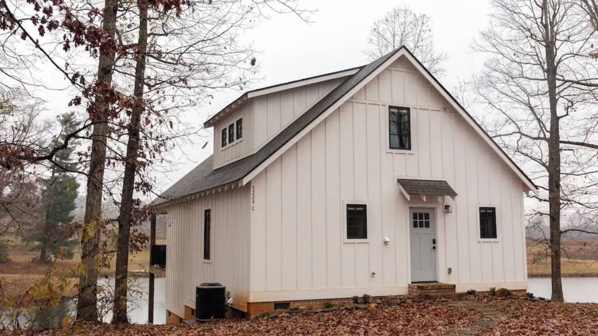Travelers Rest Cabin | Peaceful 2-bedroom cabin with WiFi, AC in awesome Travelers Rest
