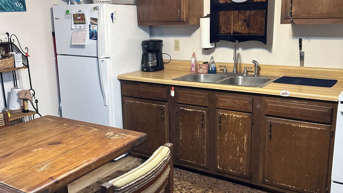 Davis Condo | Peaceful 2-bedroom condo with fireplace centrally located in the heart of Canaan