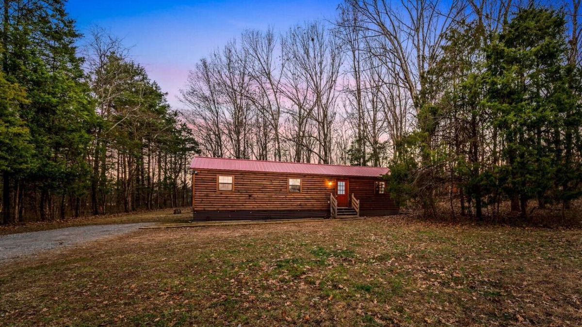 Mount Juliet Cabin | Peaceful 2BR cabin w/Firepit+ Yard* Near Nashville