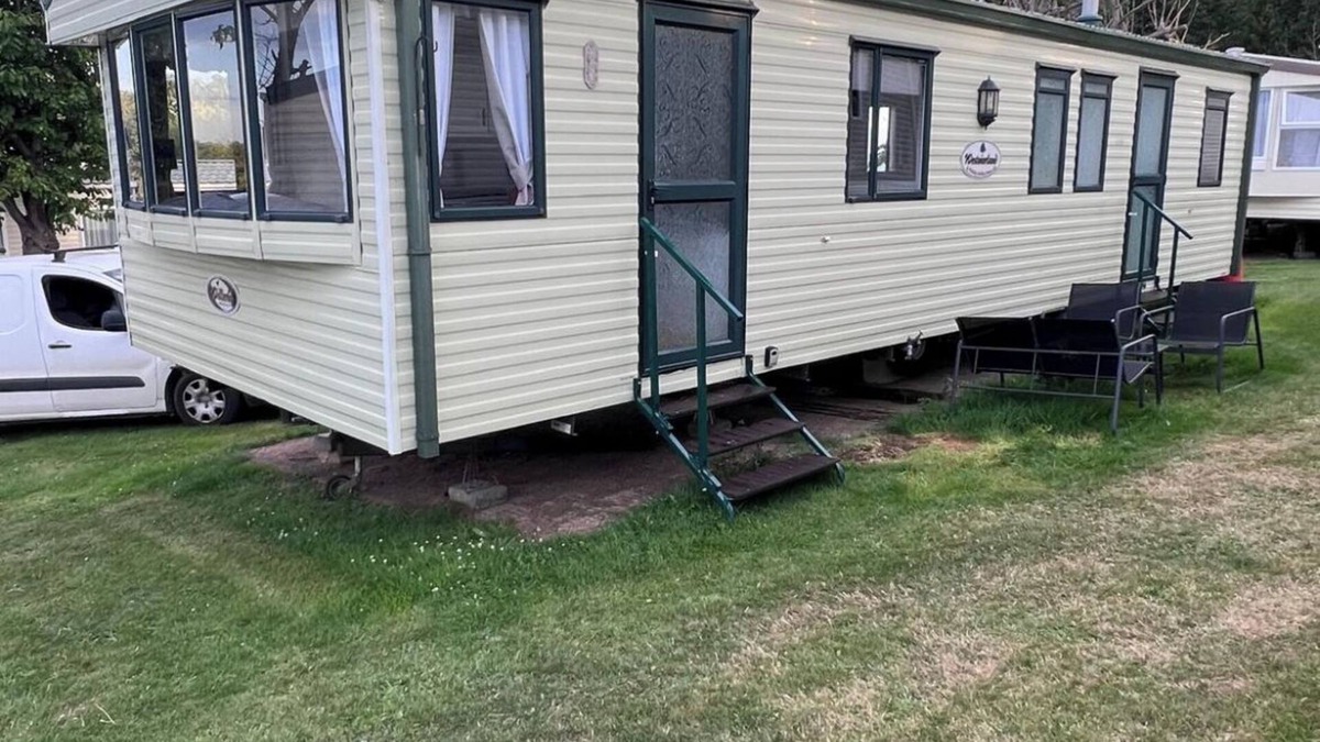 Sheerness House | Peaceful 3-bedroom caravan with WiFi in charming Warden