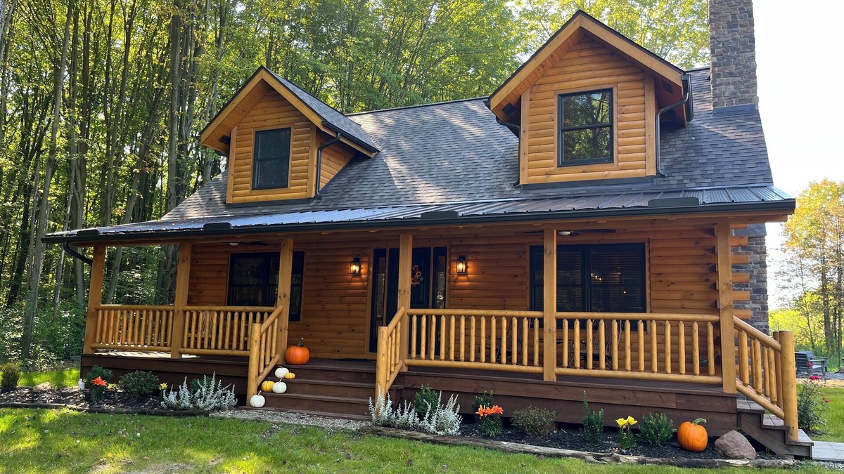 Austinburg Cabin | Peaceful 3BR Cabin Retreat w/Hot Tub-Near Wineries, Geneva-on-the-Lake & Spire