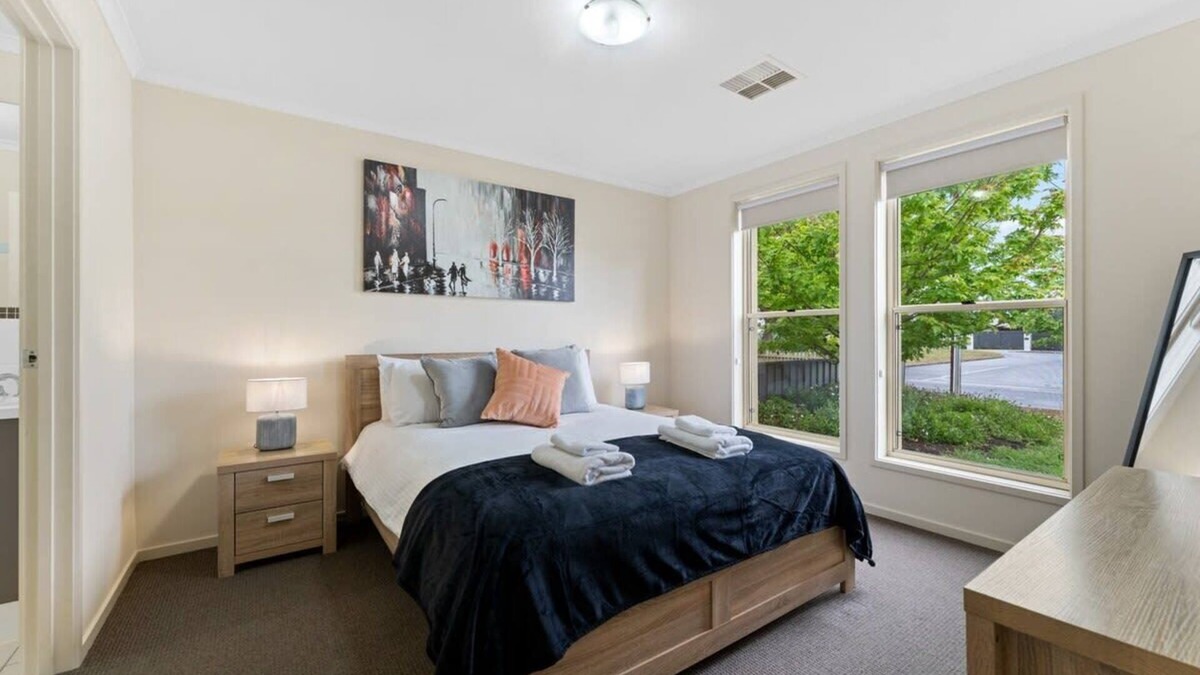 Dover Gardens House | Peaceful 3BR family home Free Wi-Fi Free Parking